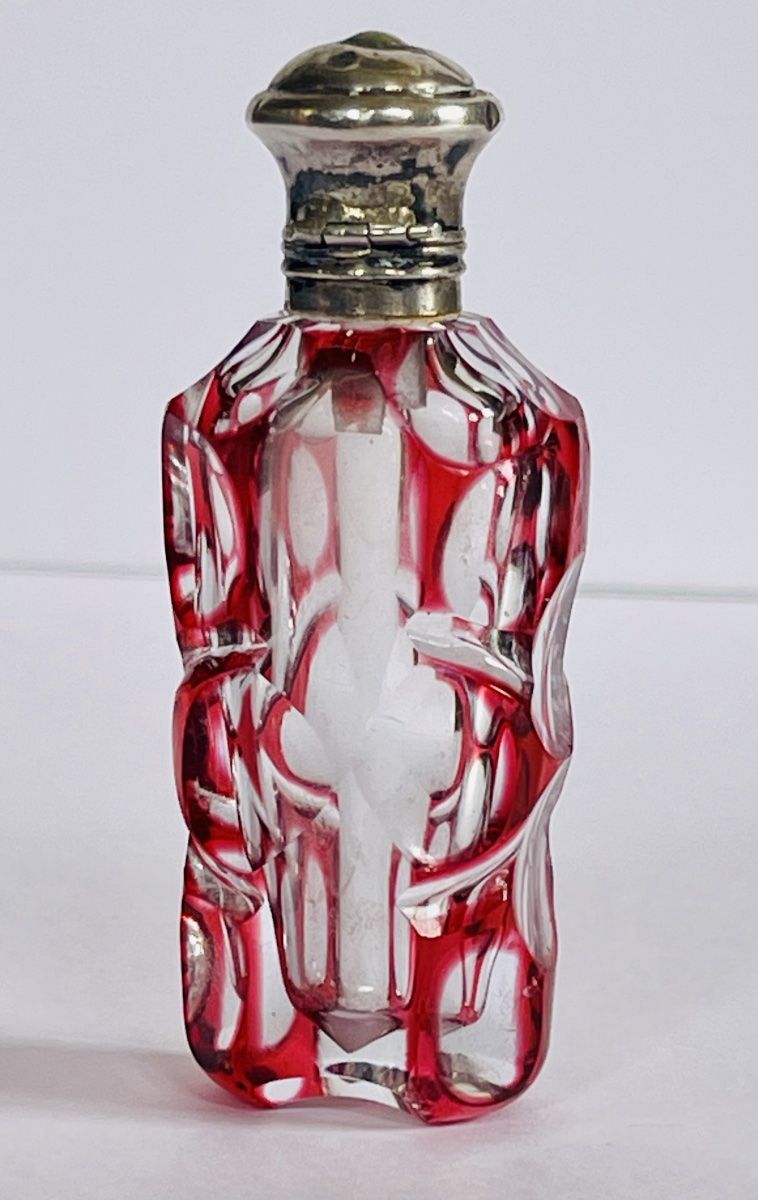 Salt Shaker - Crystal And Silver -photo-5